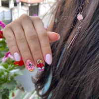 خدمات تخصصی ناخن و جذب هنرجو مرکز شهر ۱۰ سال سابقه