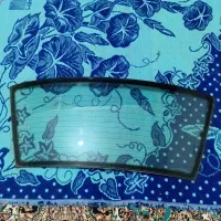 شیشه عقب پراید تمیز