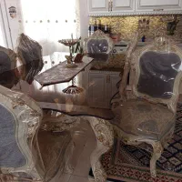 میز غذا خوری درحد نو بدون هیچ اسیب یا خدوخش