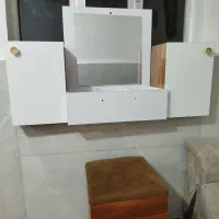 میز آرایشی درحد نو پاف دار دیواری