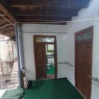 خانه قدیمی با حیاط مشاع در موقعیت مناسب