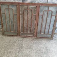 پنجره درب اطاق کابینت