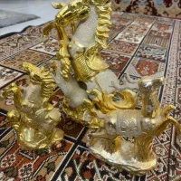 مجسمه دکوری طلایی