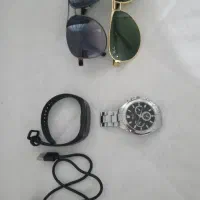 ساعت و عینک و جعبه ابزار