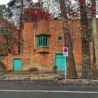 ویلایی کلنگی درب ساختمان (لاله)