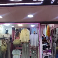 فروشنده بوتیک زنانه