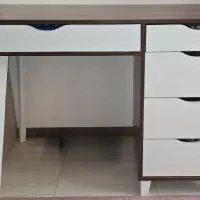 میز تحریر در حد نو