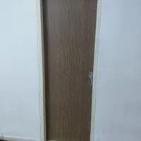 تعدادی کف پهن ودرب چوبی و۴پنجره آلومینیومی