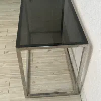 میز استیل نقره ای با شیشه دودی بسیار تمیز و شیک