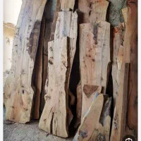 کف تراش چوب و درب اتاقی