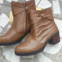 نیم بوت|کیف، کفش، کمربند|صومعه‌سرا, |دیوار