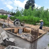 به یک نفر کارگر  جهت کار دار شمال