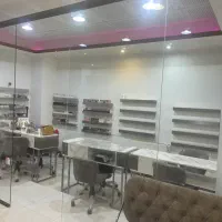 اجاره ی میز ناخن و مژه دربهنترین لوکیشن