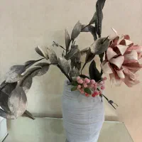 گلدان مینمال و گل