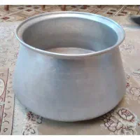 قابلمه ی قدیمی بزرگ