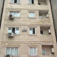 منشی خانم برای دفتر ساختمانی