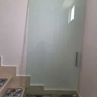 در شیشه ای