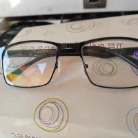 عینک طبی نزدیک بین مطالعه