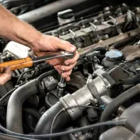 مکانیک سیار و تعمیرکار خودروهای سواری