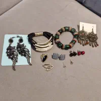 گوشواره و دستبند