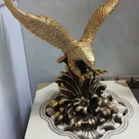 مجسمه بسیار زیبای رزین ورق طلا عقاب