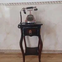 میز و تلفن سلطنتی