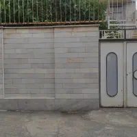 دو عدد درب آهنی سالم همراه با چهار چوب ....