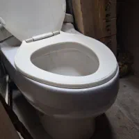 توالت فرنگی و سرویس آیینه توالت