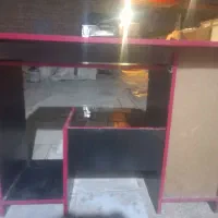 میز تحریر وکامپیوتر
