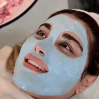 فشیال فیشیال پاکسازی صورت ۱روز تخفیف مونده