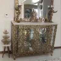 کنسول برنجی و کنار سالنی برنجی