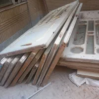 تعدادی درب چوبی قابل استفاده در ابعاد مختلف