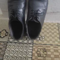 یک جفت کفش چرم شماره 42