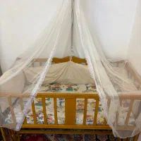 تخت کنار مادر