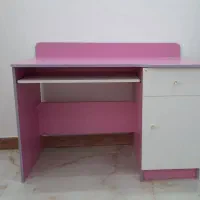 میز تحریر صورتی