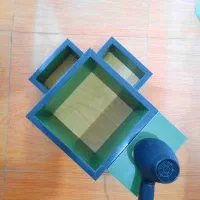 جای سشوار و شانه آرایشگاه