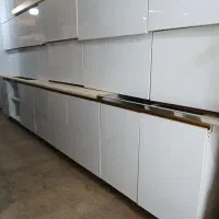 کابینت هایگلاس همراه با سینگ وهود