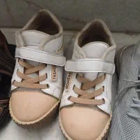 تعدادی کفش بچگونه سالم وتمیز وقابل استفاده
