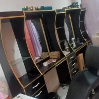 ویترین و صندلی آرایشگاه