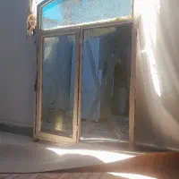 پنجره آهنی تمیز و بدون پوسیدگی