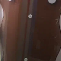جلو مبلی شیشه ای بزرگ همراه با پایه