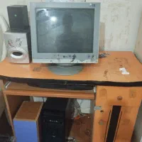 سلام  کامپیوتر سالم نو همراه میز و صندلی