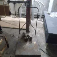 باسکول ۱۰۰ کیلویی سالم همراه سنگ