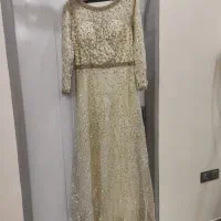 تعدادی لباس‌مجلسی تمیز