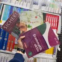 کتاب المانی مومنته گراماتیک اکتیو زیشا b2