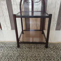 یک عدد میز تلفن