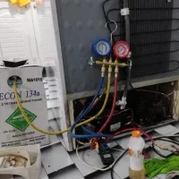 تعمیر انواع یخچال و فریزرهای خانگی و صنعتی(در محل)