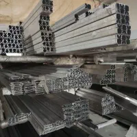 استخدام چند جوشکار برق و CO2 و مونتاژکار آلومینیوم