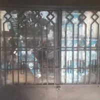 ۴درب مغازه و یک حیاط مسکونی