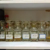 جای عطری شیشه‌ایی